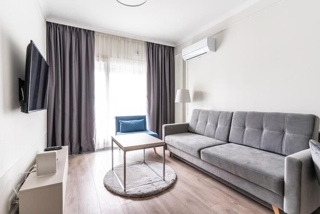 Chic & Luxury Apartment By Mennica Residence وارسو المظهر الخارجي الصورة