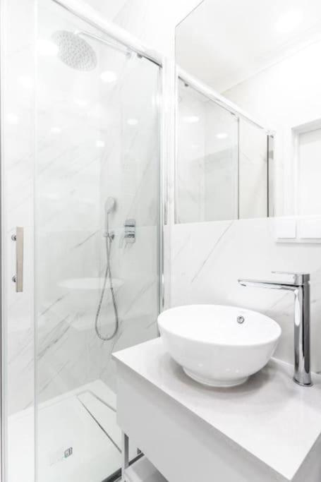 Chic & Luxury Apartment By Mennica Residence وارسو المظهر الخارجي الصورة