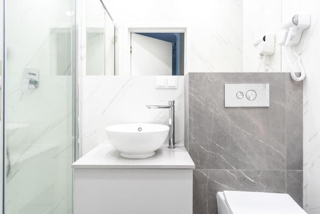 Chic & Luxury Apartment By Mennica Residence وارسو المظهر الخارجي الصورة