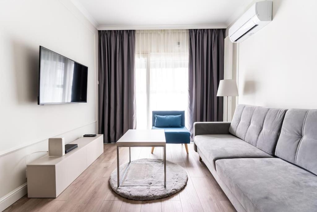 Chic & Luxury Apartment By Mennica Residence وارسو المظهر الخارجي الصورة